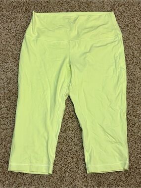 Lululemon Women’s 3/4 Cropped Pants – Size 12 Bright Pastel Yellow
